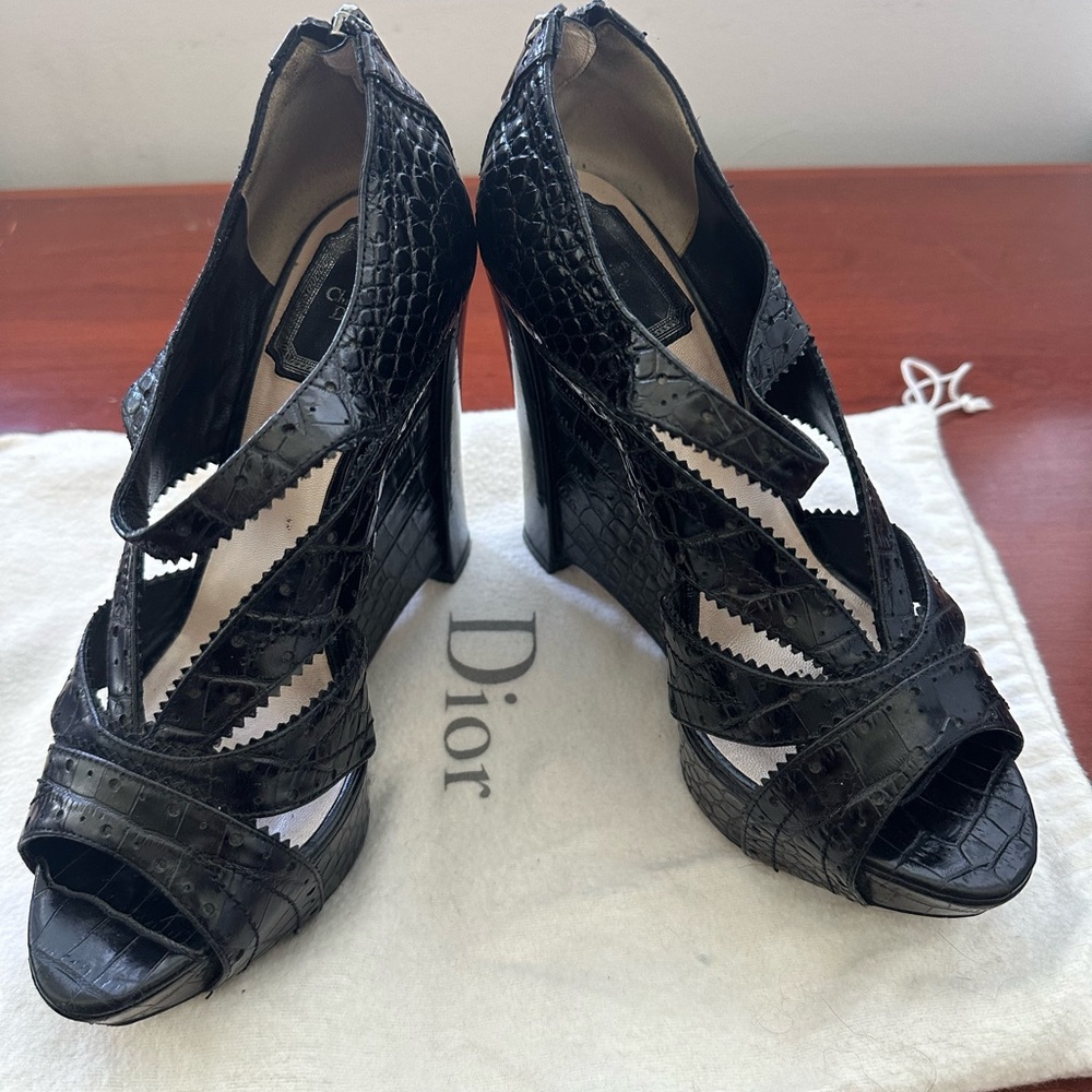 Christian Dior Black Croc-Embossed Cutout Peep-Toe platform 

100% Authentic.